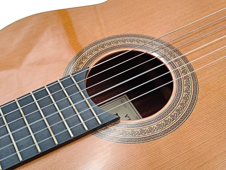 GITARA KLASYCZNA HISZPAŃSKA ADMIRA ARTESANIA SEVILLA 4/4 - OPIS