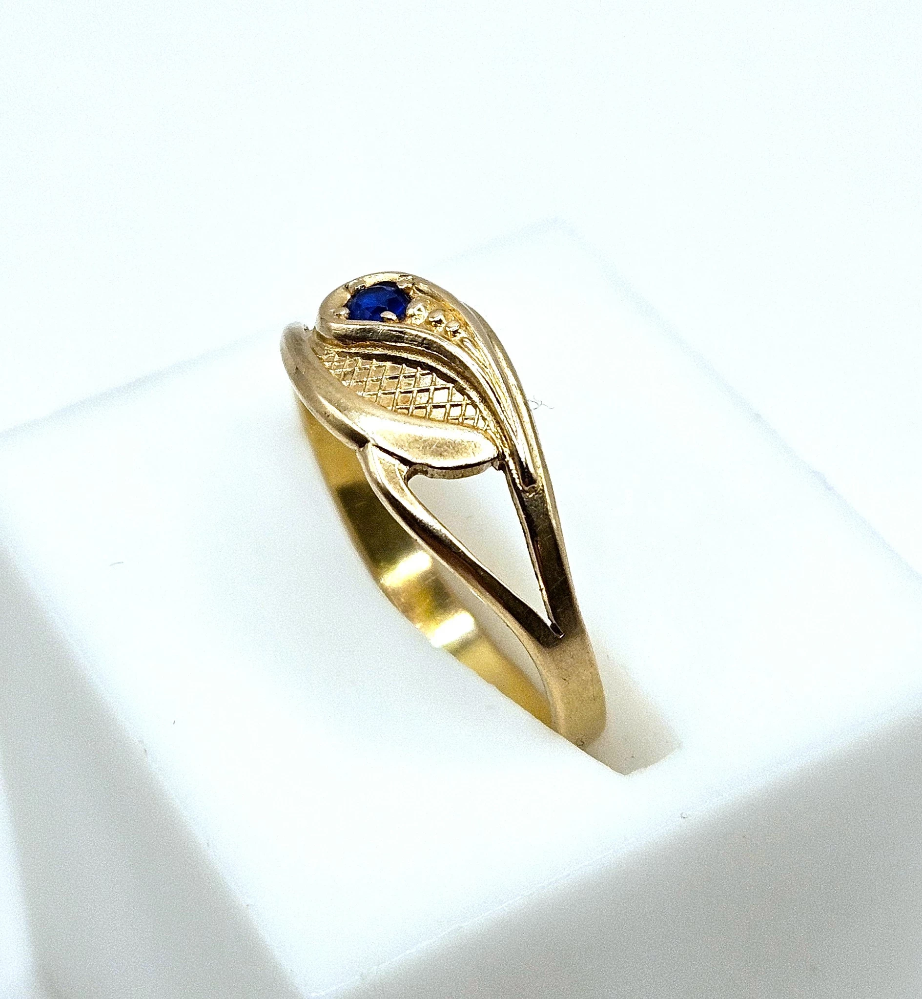 zloty-pierscionek-z-oczkiem-m21g-p585-r16-rodzaj-2205-2