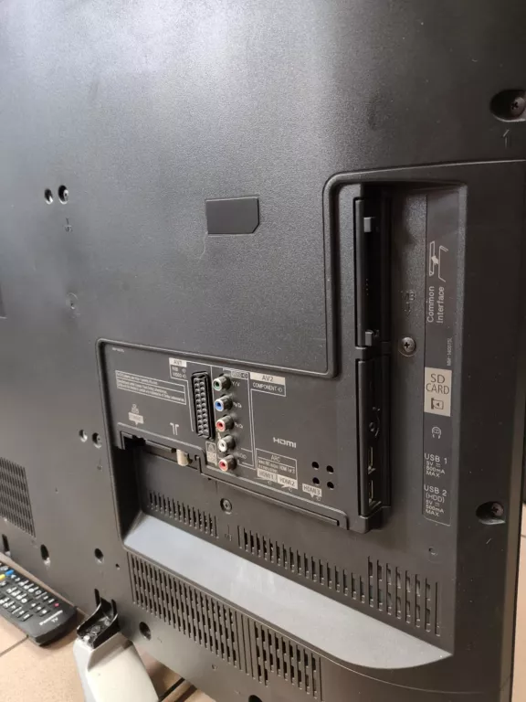 TV PANASONIC TX-48AX630E + PILOT