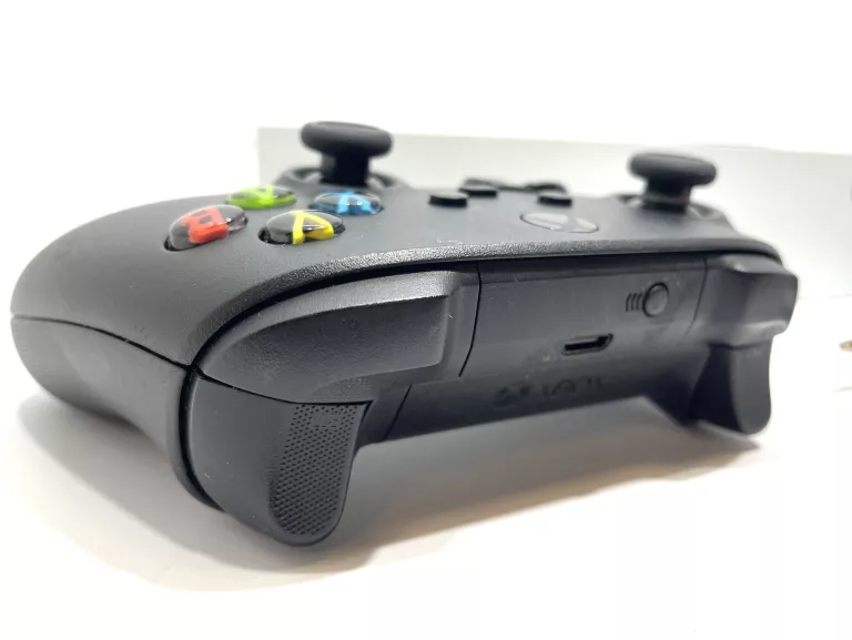 KONSOLA XBOX SERIES S + PAD + OKABLOWANIE