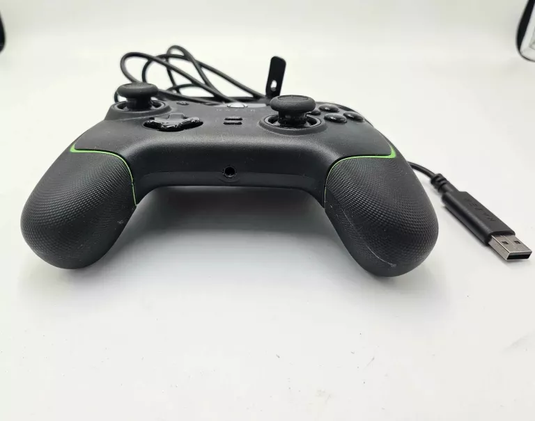 KONTROLER RAZER WOLVERINE V2