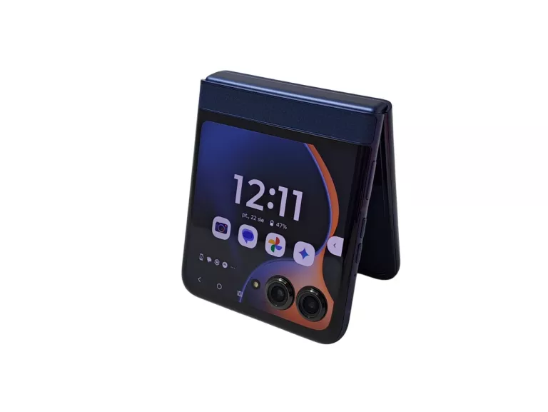 TELEFON MOTOROLA RAZR 60 8/256GB 6,9'' 4500MAH - OPIS!