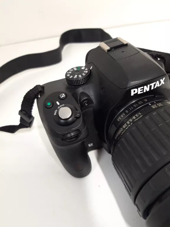 lustrzanka-pentax-k-50-pentax-28-200mm-pentax-18-55mm-akcesoria-przekatna-ekranu-300