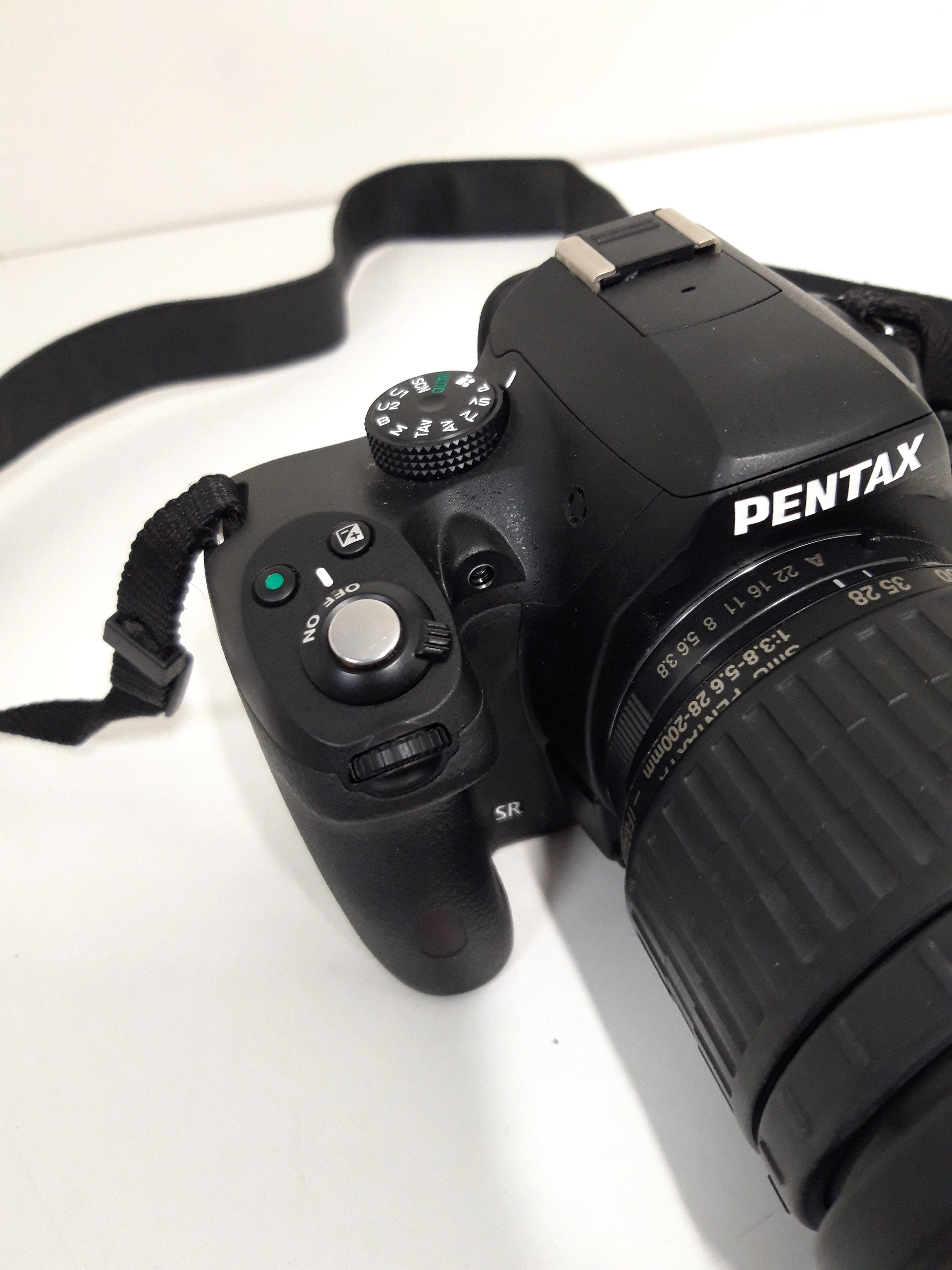 lustrzanka-pentax-k-50-pentax-28-200mm-pentax-18-55mm-akcesoria-przekatna-ekranu-300