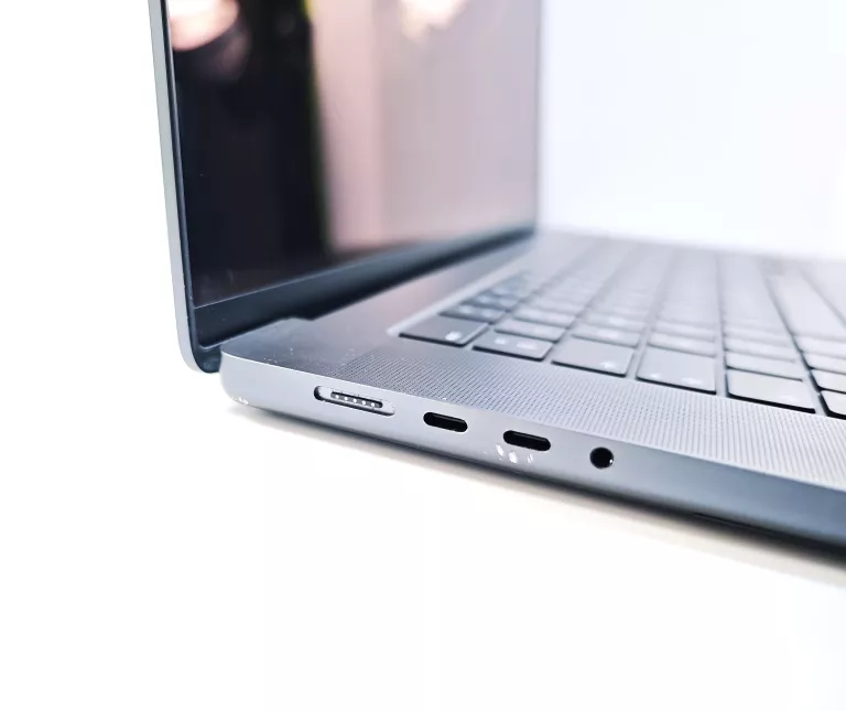 LAPTOP APPLE MACBOOK PRO A2991 APPLE M3 MAX 36GB RAM 1TB SSD 16,2” RETINA