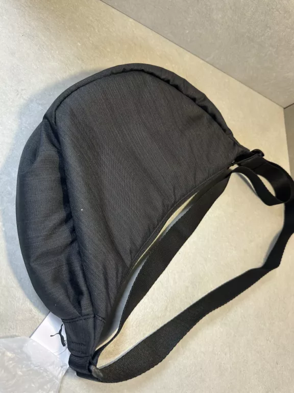 TOREBKA CROSSBODY PRZEZ RAMIĘ SPORTOWA PUMA BASE HALF MOON BAG 09134701