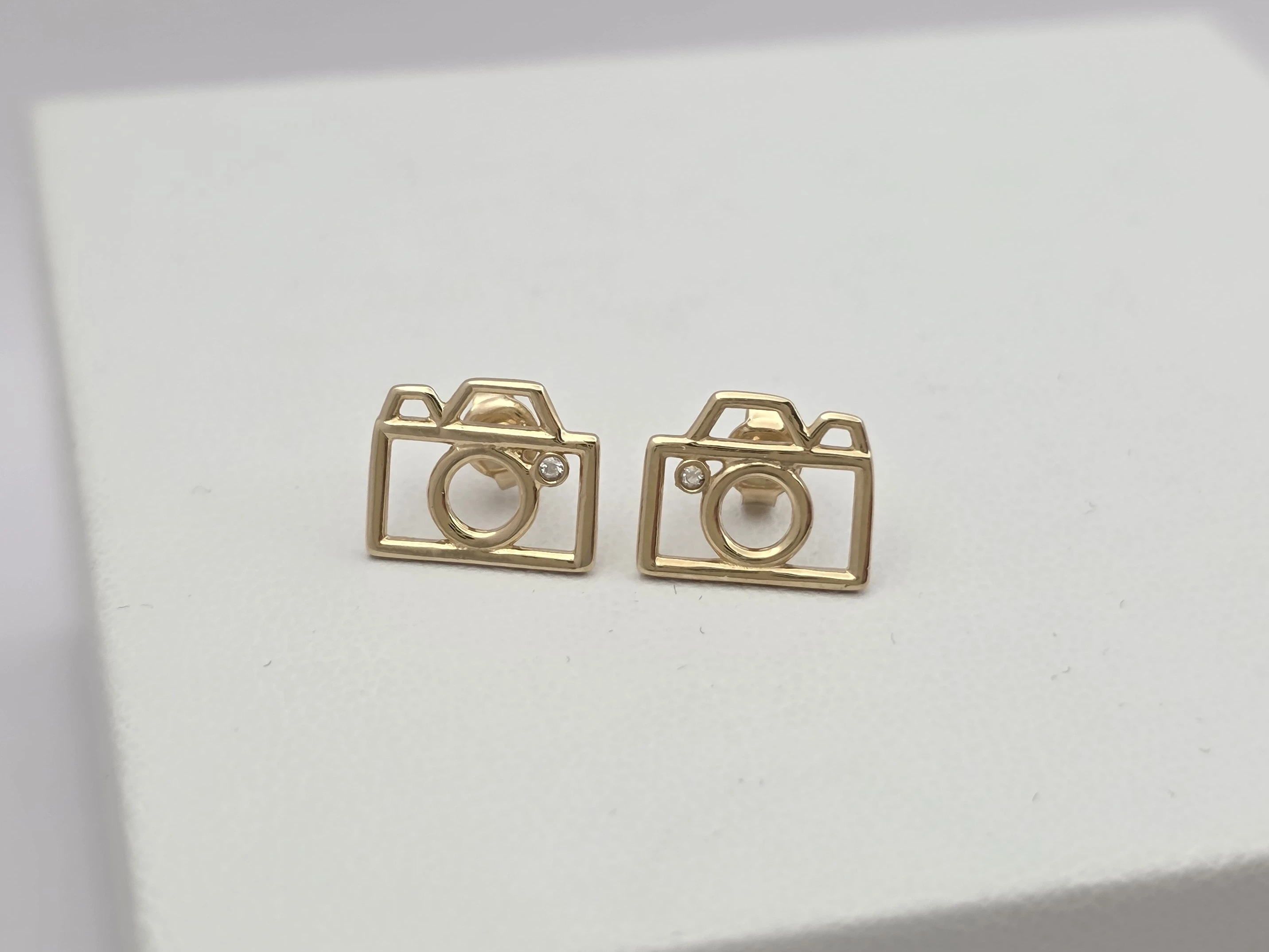 zlote-kolczyki-z-cyrkoniami-aparaty-fotograficzne-585-14k-145g-stan-11323-2