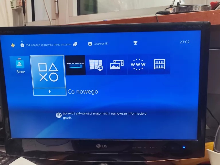 KONSOLA SONY PS4 SLIM 1TB + 2 PADY, KABLE, 1 GRA (FIFA 25)