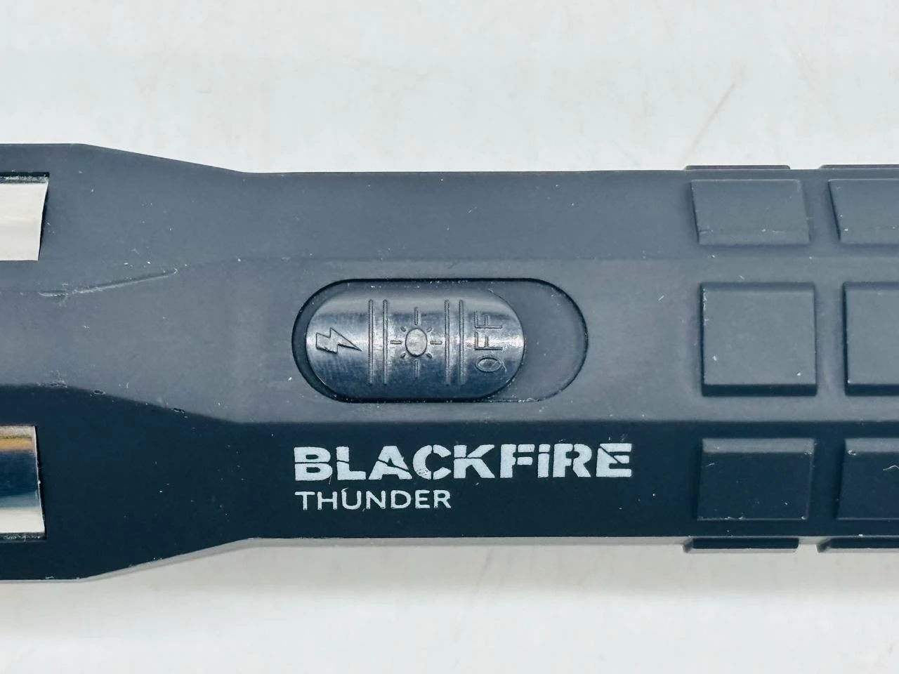 latarka-z-paralizatorem-guard-thunder-yc-1321-stan-11323-2