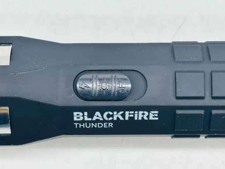 latarka-z-paralizatorem-guard-thunder-yc-1321-stan-11323-2