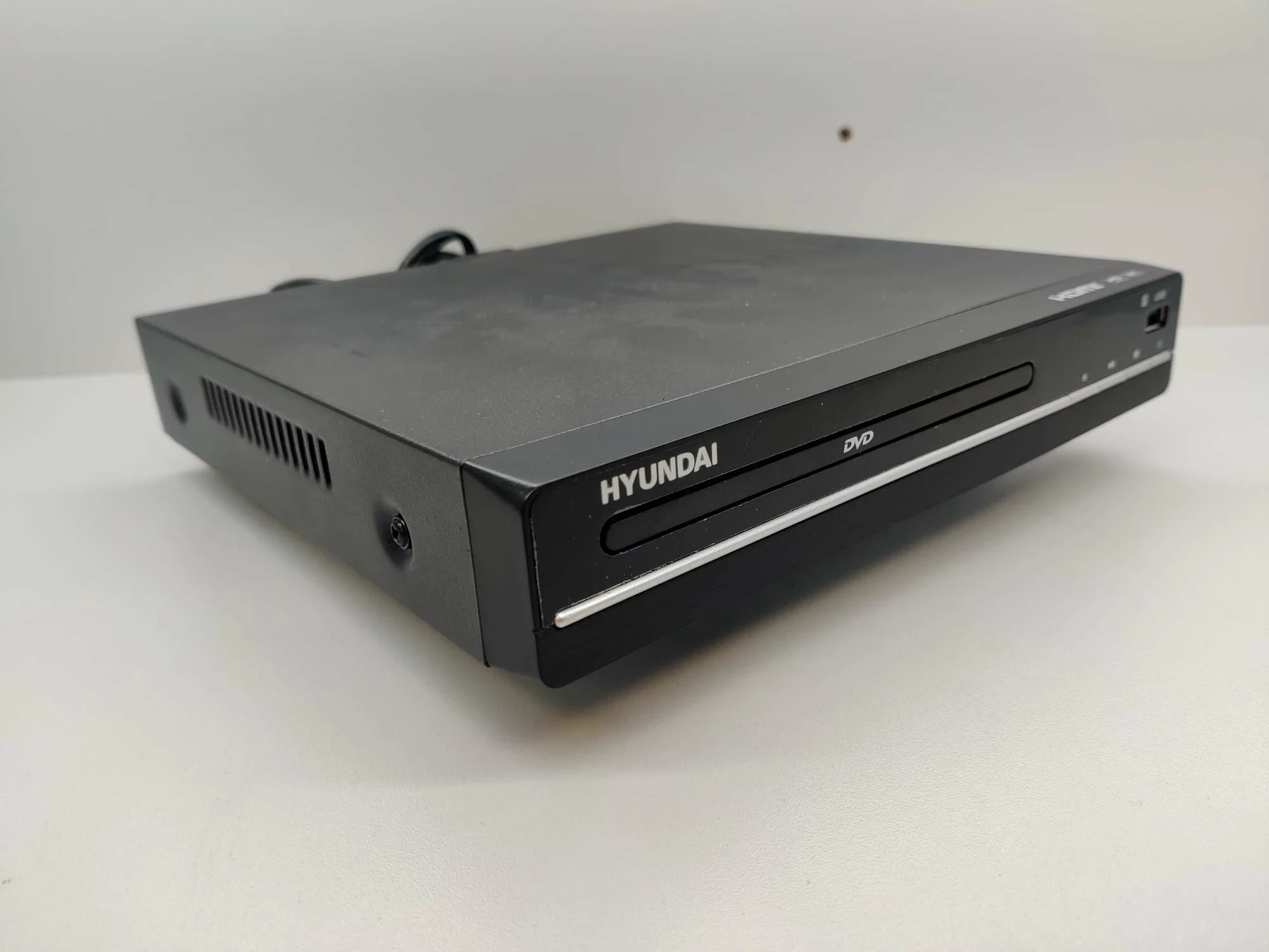 odtwarzacz-dvd-hyundai-dv2h478du-stan-11323-2