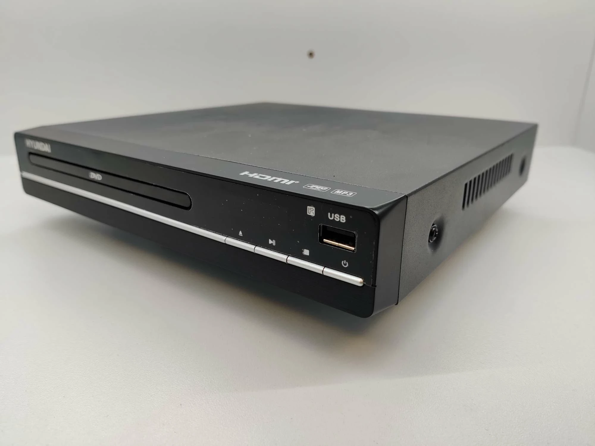 odtwarzacz-dvd-hyundai-dv2h478du-ean-gtin-8592417061191