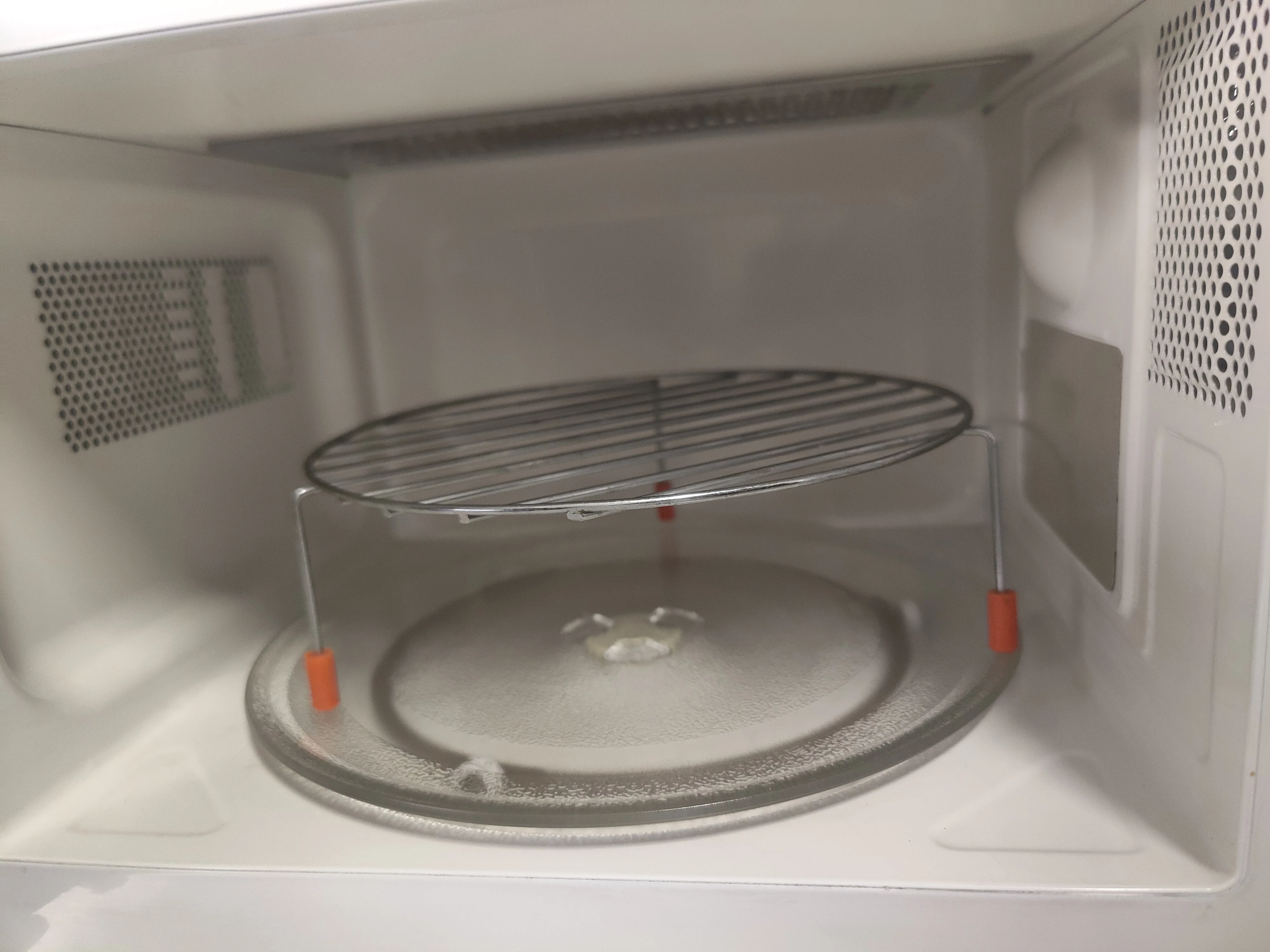 kuchenka-mikrofalowa-zelmer-29z017-moc-mikrofal-700