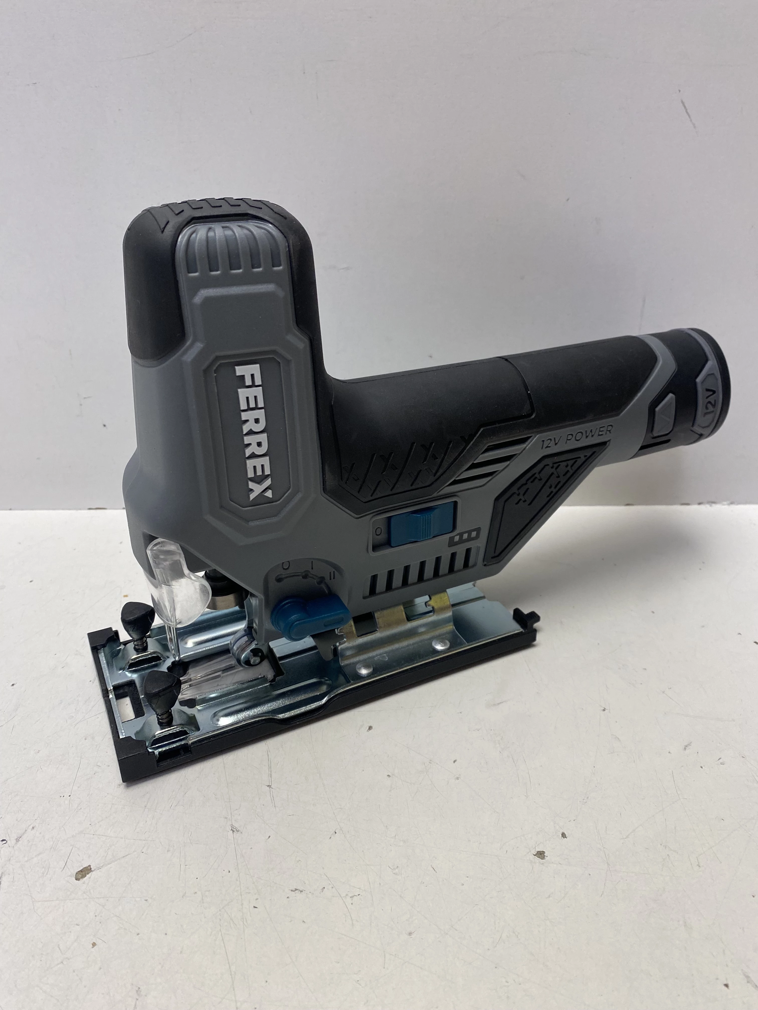 wyrzynarka-akumulatorowa-ferrex-fbt-cj004-osiedle-teatralne-3u15-krakow