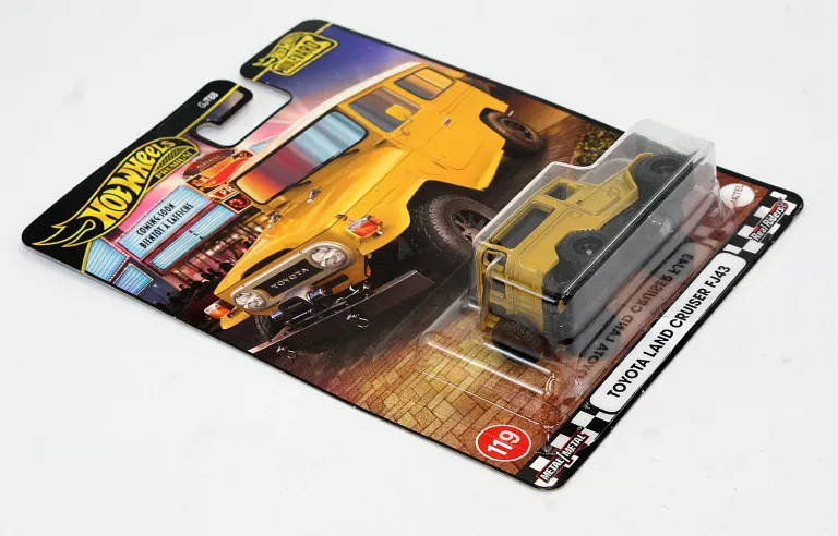 AUTKO HOT WHEELS PREMIUM BOULEVARD TOYOTA LAND CRUISER FJ43 (JBL25)