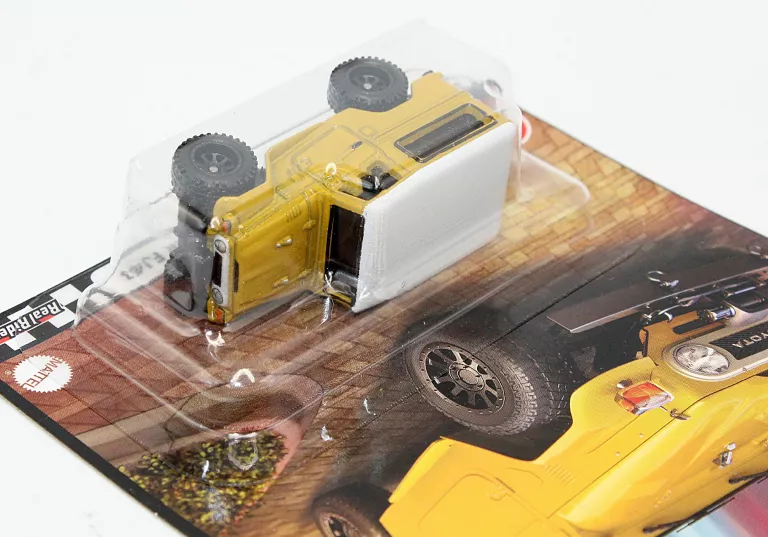 AUTKO HOT WHEELS PREMIUM BOULEVARD TOYOTA LAND CRUISER FJ43 (JBL25)
