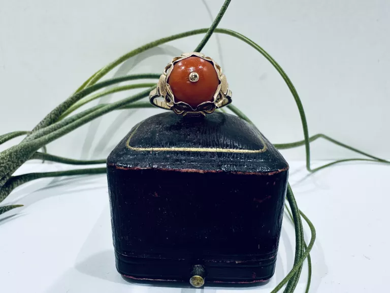 wyrob-jubilerski-elegancki-zloty-pierscionek-vintage-z-koralem-stan-11323-2