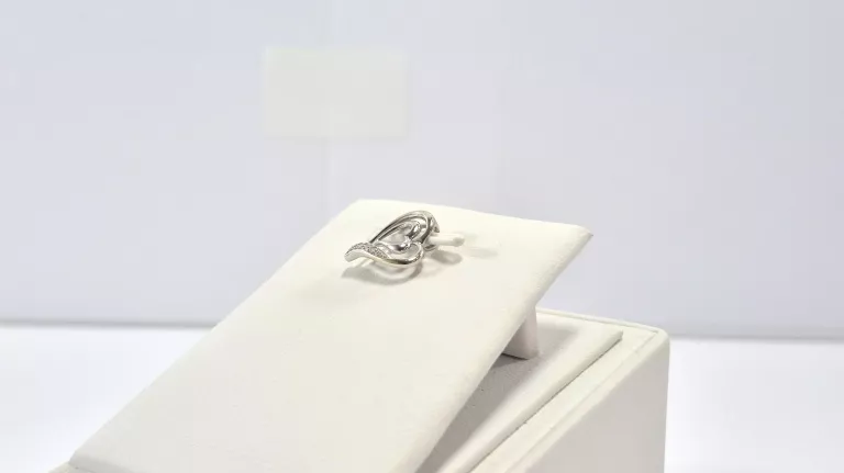 ZŁOTA ZAWIESZKA Z BRYLANTAMI 0,01CT 585 0,88G 14K CERTYFIKAT