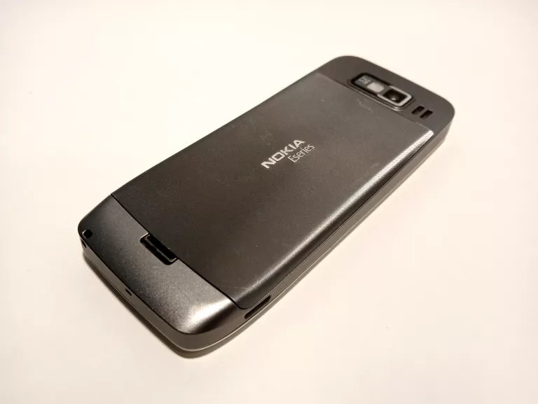 TELEFON NOKIA E52