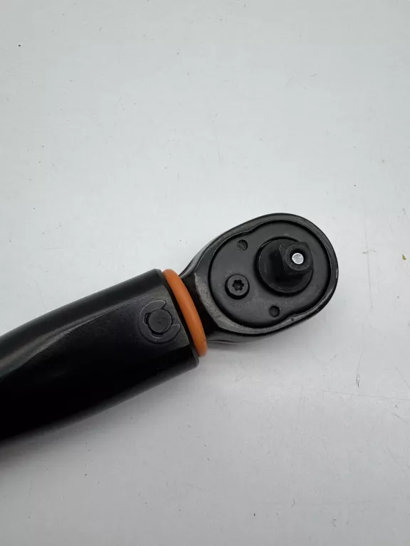 KLUCZ DYNAMOMETRYCZNY Z BLOKADĄ 1/4" ZAKRES MOMENTU 2-24NM CRMO
