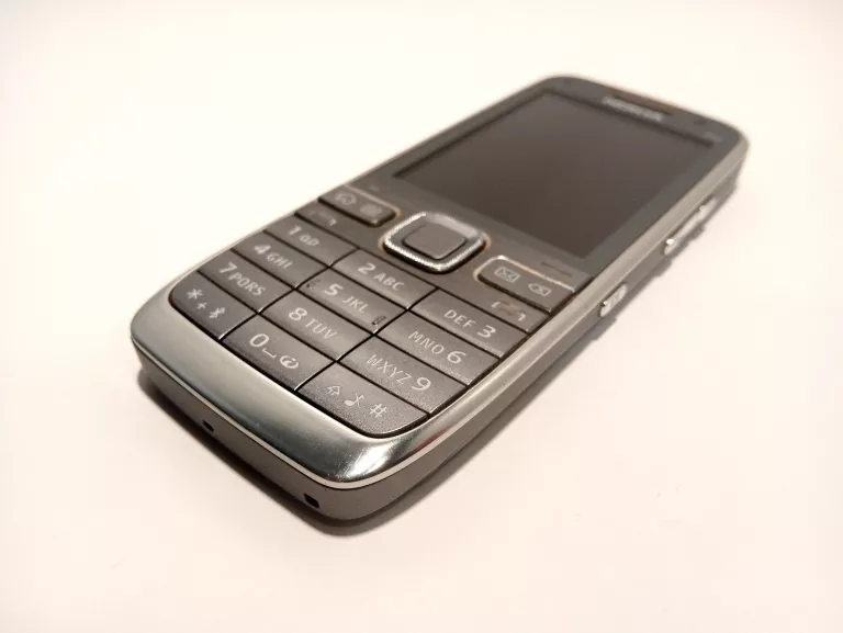 TELEFON NOKIA E52