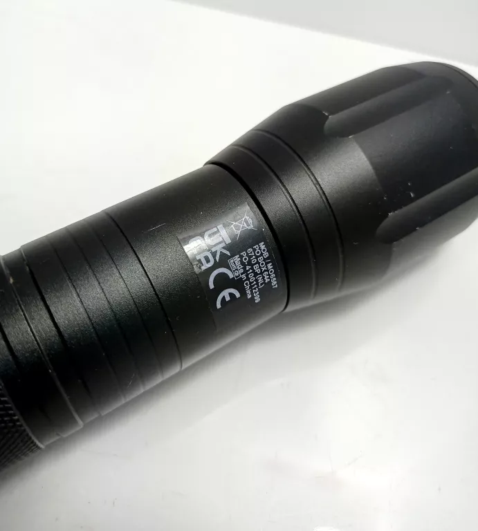 DUŻA ALUMINIOWA LATARKA LED / CZARNY MO6567-03