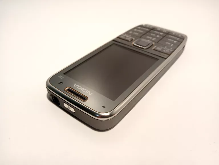 TELEFON NOKIA E52