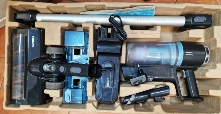 ODKURZACZ PIONOWY PHILIPS XC3131 KOMPLET