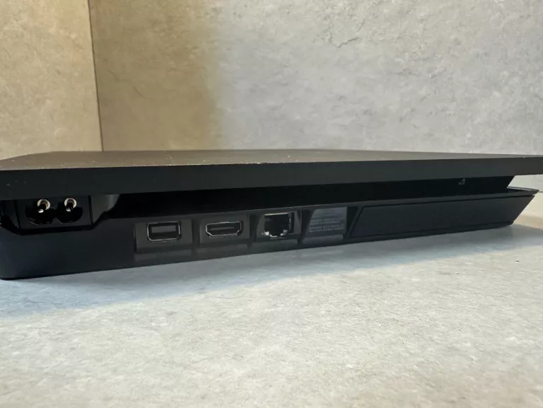 KONSOLA PS4 SLIM 1 TB + 2 PADY + 6 GIER ZESTAW