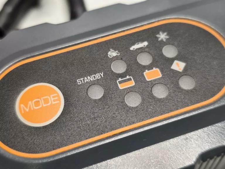 ŁADOWARKA DO AKUMULATORÓW SAMOCHODOWYCH TRONIC T4X