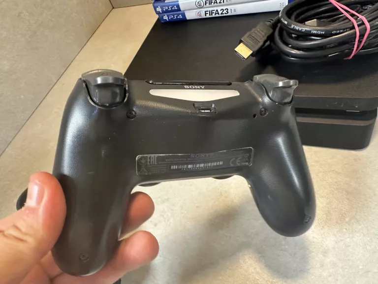 KONSOLA PS4 SLIM 1 TB + 2 PADY + 6 GIER ZESTAW