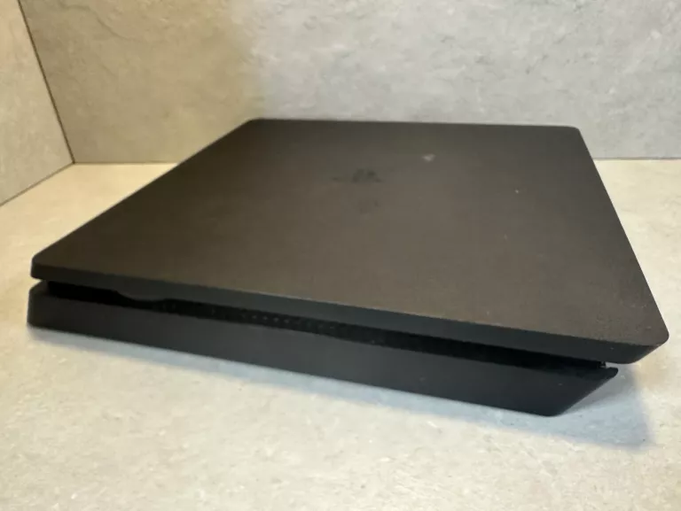 KONSOLA PS4 SLIM 1 TB + 2 PADY + 6 GIER ZESTAW