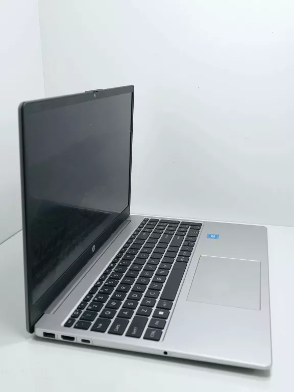 LAPTOP HP 250 G10 15,6 " INTEL N 8 GB / 512 GB