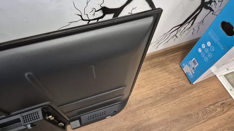 TELEWIZOR QILIVE Q40FS232/ KOMPLET PUDEŁKO/ PARAGON