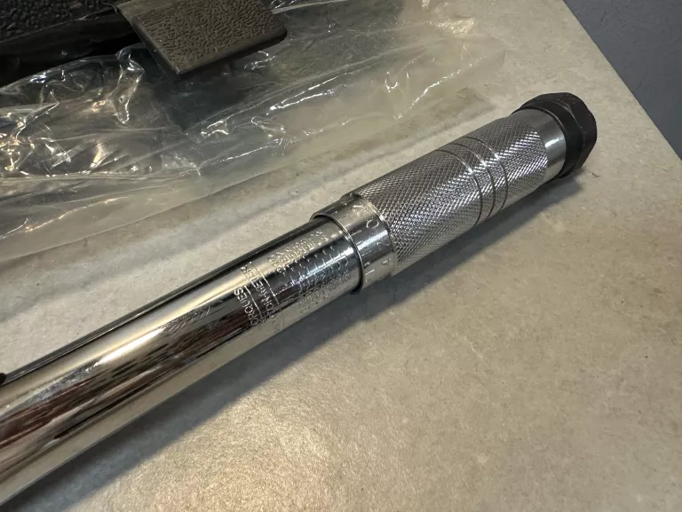 KLUCZ DYNAMOMETRYCZNY 1/2" 28-210NM