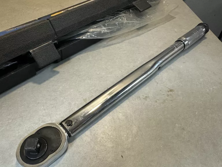 KLUCZ DYNAMOMETRYCZNY 1/2" 28-210NM