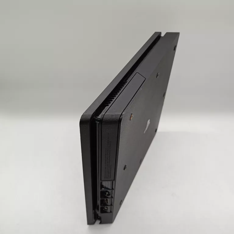 KONSOLA PLAYSTATION PS4 + 1 PAD