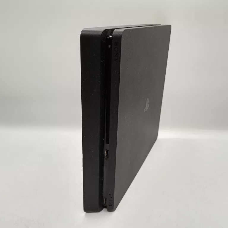 KONSOLA PLAYSTATION PS4 + 1 PAD