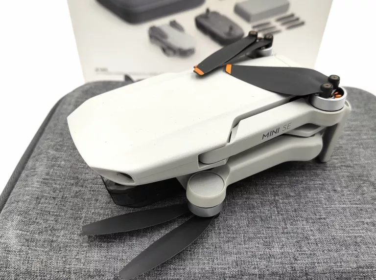 DRON DJI MINI SE FLY MORE COMBO