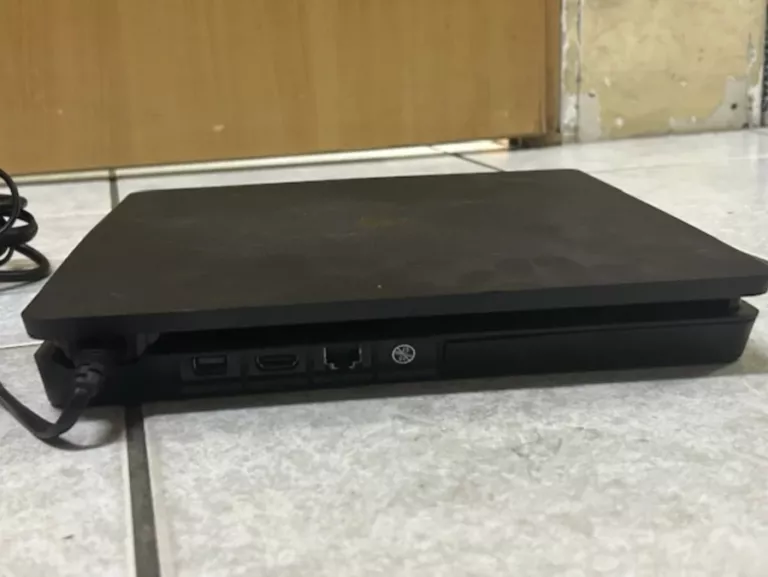 KONSOLA PS4 500GB + 2PADY
