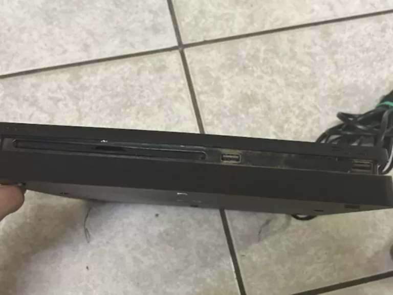 KONSOLA PS4 500GB + 2PADY