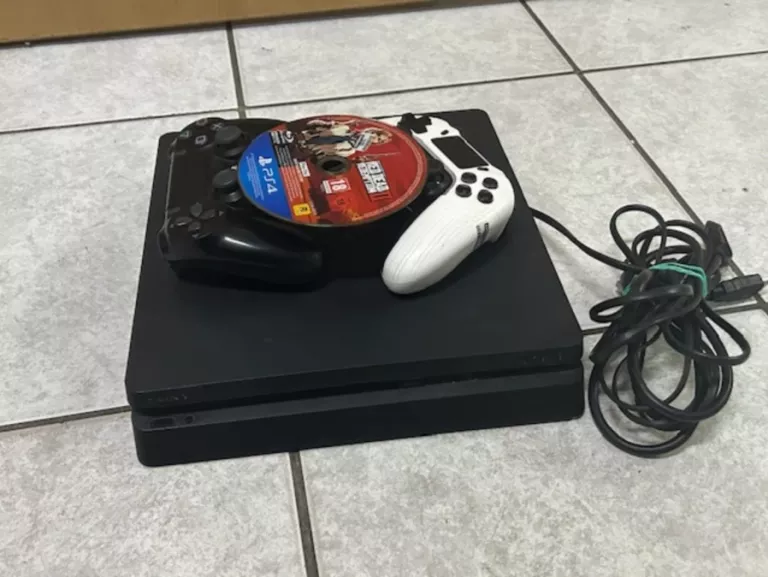 KONSOLA PS4 500GB + 2PADY