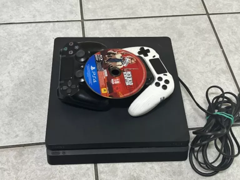 KONSOLA PS4 500GB + 2PADY