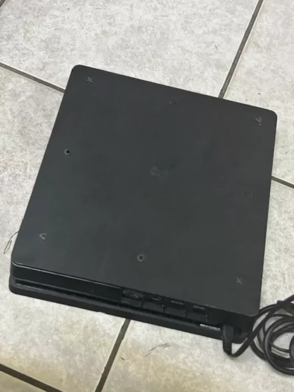 KONSOLA PS4 500GB + 2PADY
