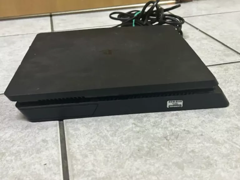 KONSOLA PS4 500GB + 2PADY