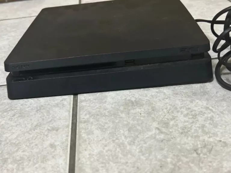 KONSOLA PS4 500GB + 2PADY