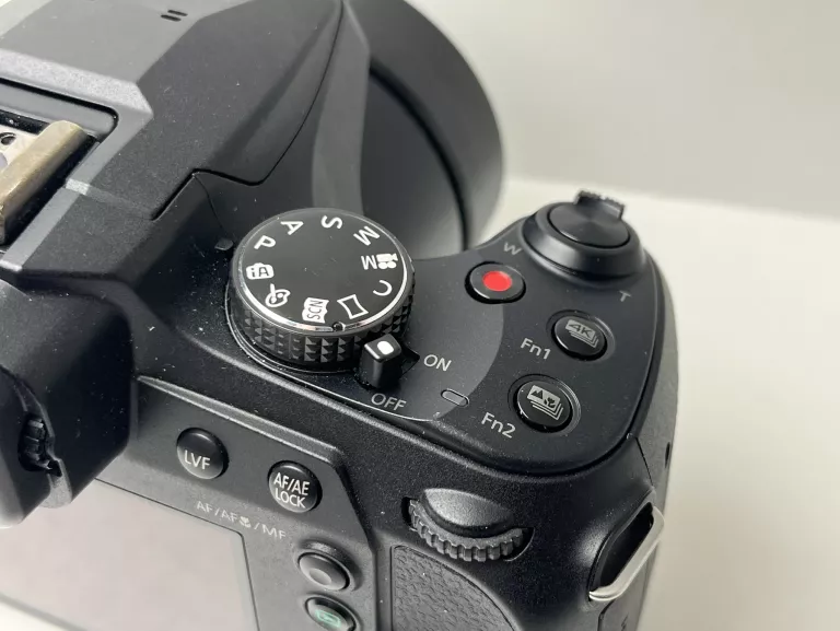 APARAT PANASONIC LUMIX DC-FZ82 KPL