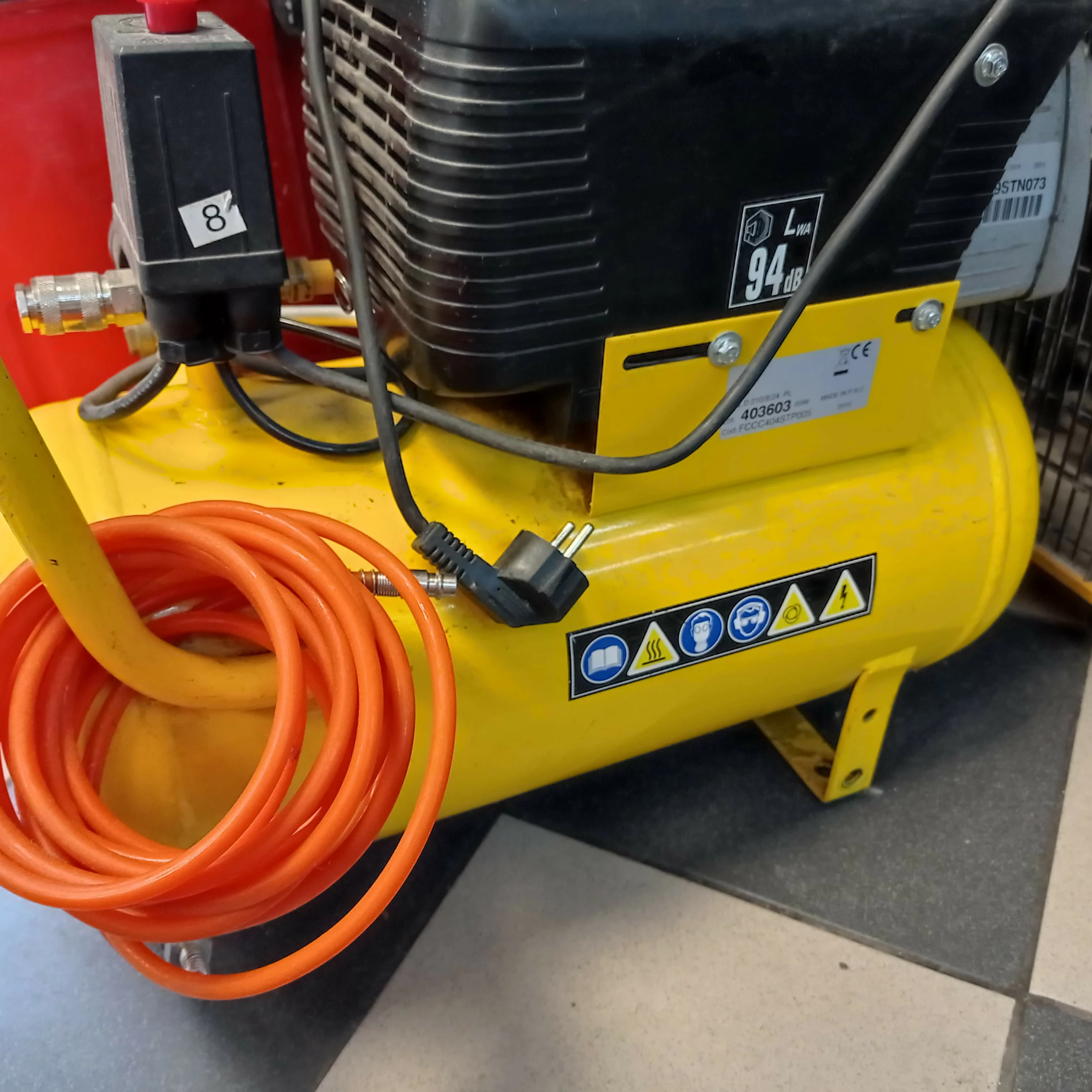 stanley-sprezarka-kompresor-olejowy-50l-8bar-stan-11323-2