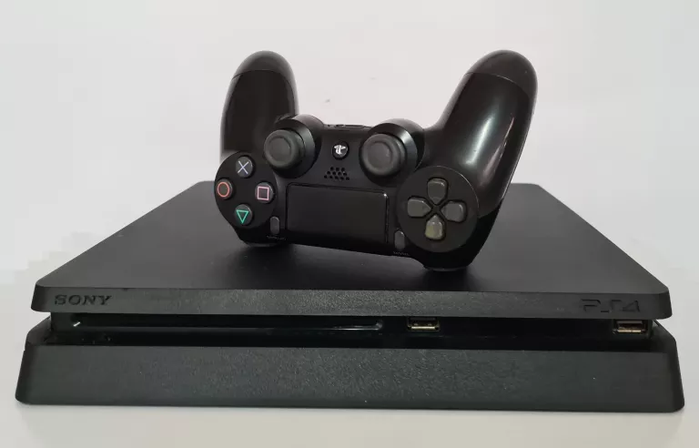 KONSOLA PS4 SLIM 500GB  + PAD