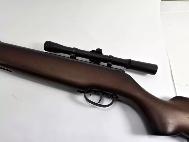 WIATRÓWKA CROSMAN COPPERHEAD 4,5 MM LUNETA STRIKE 4X20